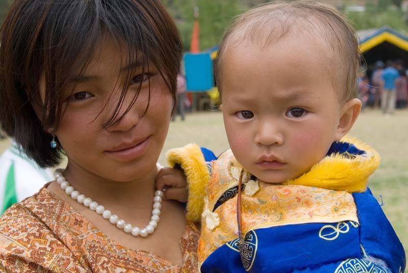 Mother and daughter at Tarayana fair, Thimphu